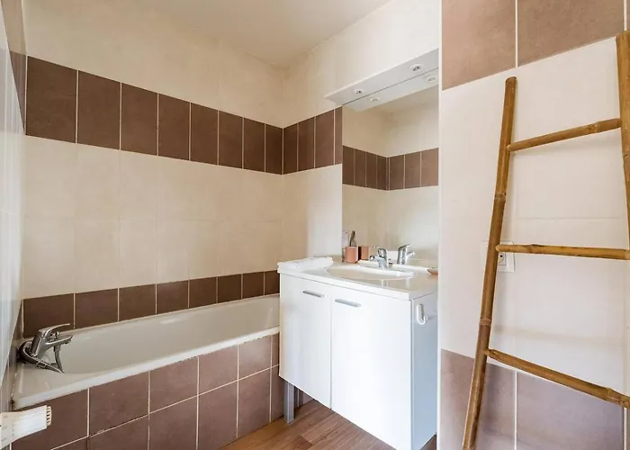 T3 Spacieux En Duplex - Balcon - Parking - Metro Apartamento